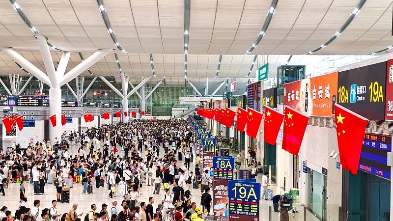 Passengers line up at the boarding gates at Shenzhen North Railway Station in Shenzhen, south China's Guangdong Province, October 1, 2026. /VCG