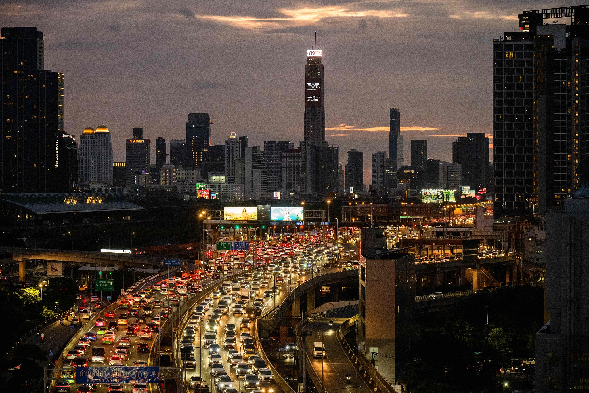 Commuters drive past commercial and residential buildings during the early evening rush hour traffic in Bangkok, Thailand, September 4, 2026. /VCG