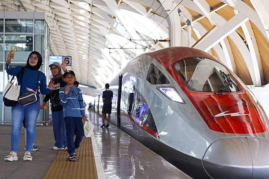 Passengers in the Halim Railway Station in Jakarta, Indonesia, June 26, 2025. /VCG