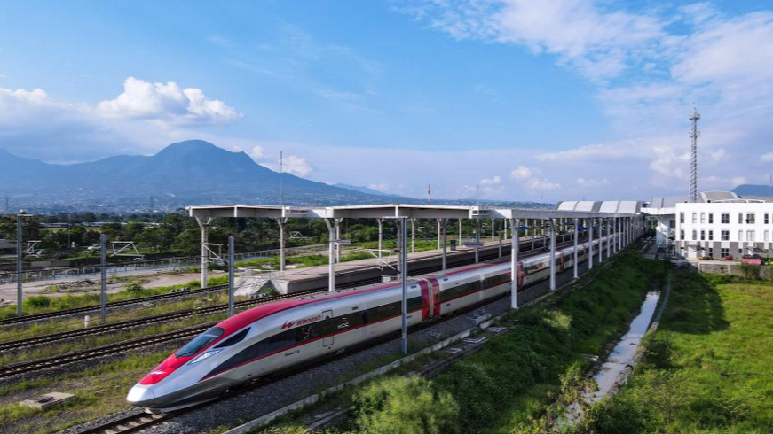 An electrical multiple unit train of the Jakarta-Bandung High-Speed Railway leaves the Tegalluar Station in Bandung, Indonesia, May 20, 2025. /Xinhua
