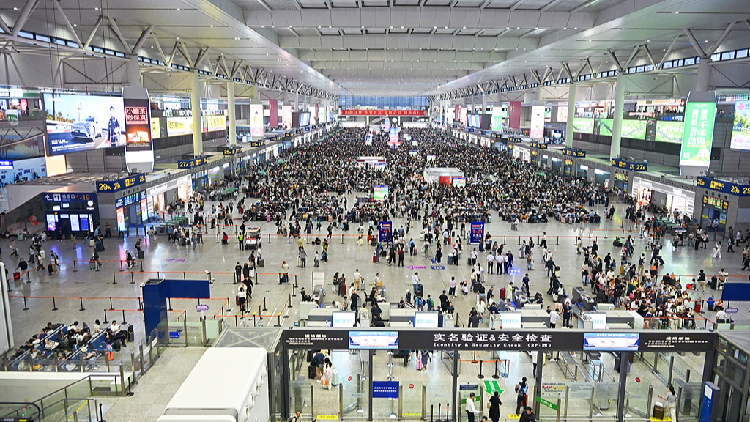 Travel surges on China's National Day holiday as tourists hit the road