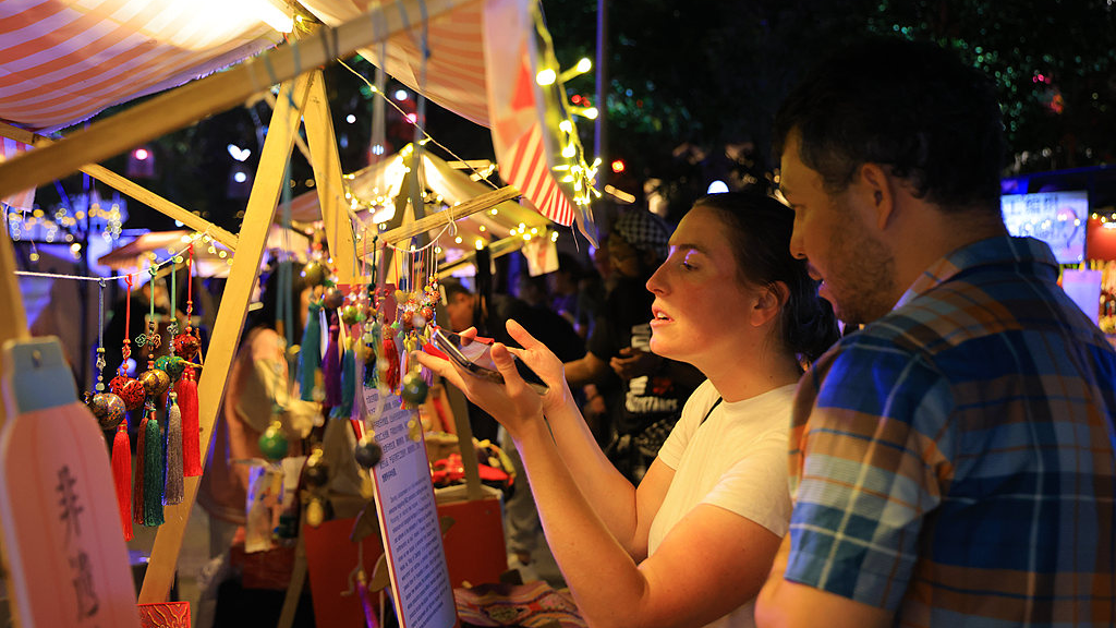 International tourists browse a Mid-Autumn Festival market at Suoxi Culture and Tourism Park in Zhangjiajie, Hunan Province, central China, September 23, 2026. /VCG