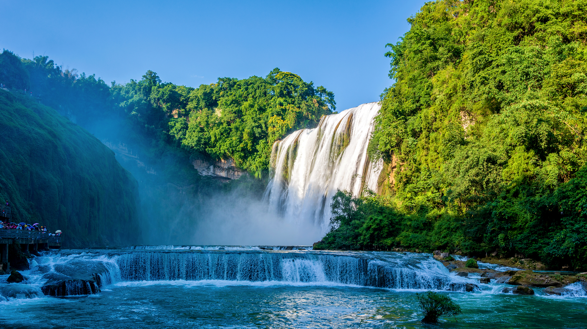 Live: Golden week at raw and ethereal Huangguoshu waterfall