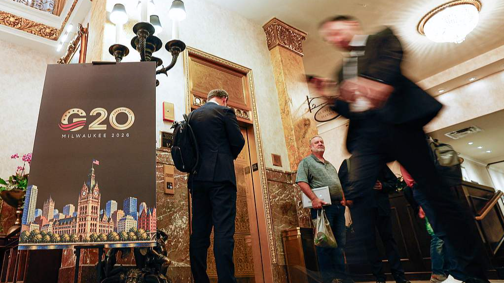 People are seen in the Pfister Hotel lobby during the first day of the G20 Trade Ministerial Conference in Milwaukee, US, September 30, 2026. /VCG