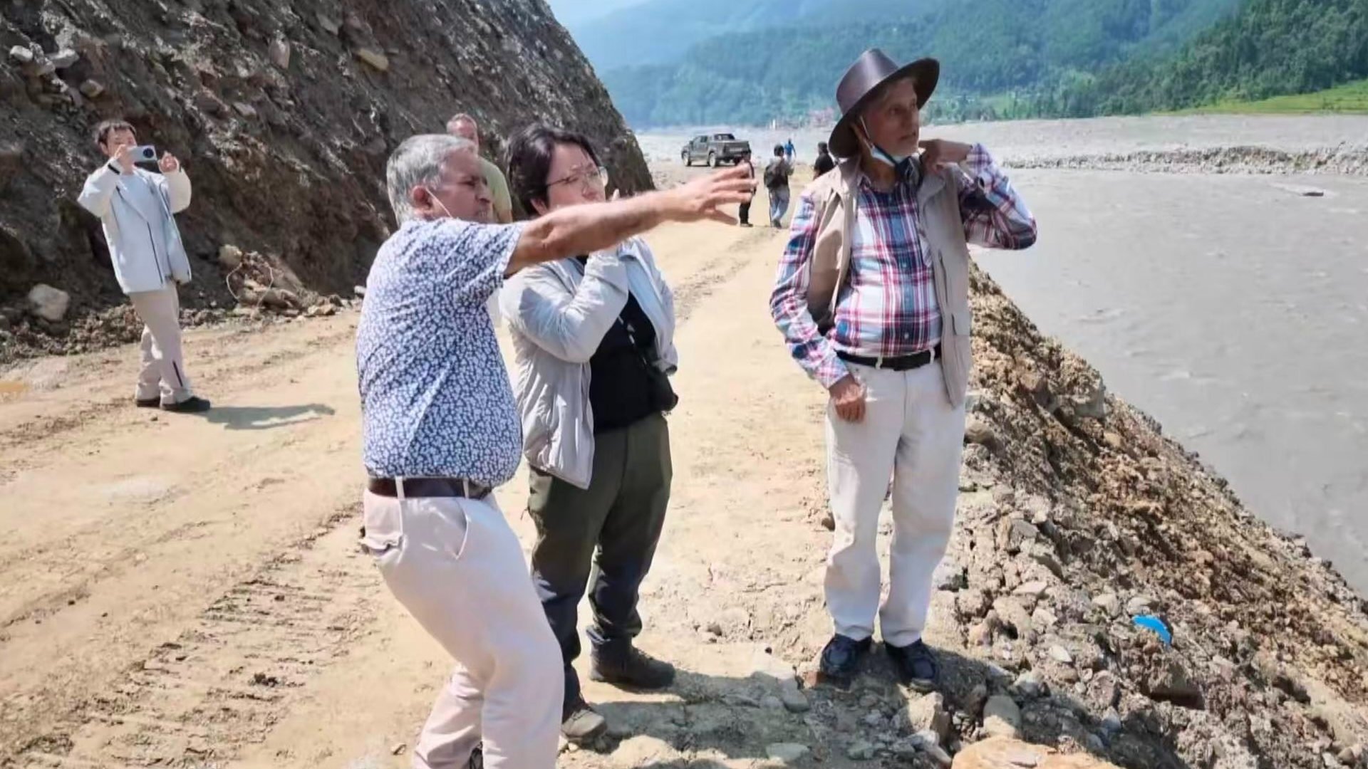 Chinese scientists begin joint disaster survey in Nepal