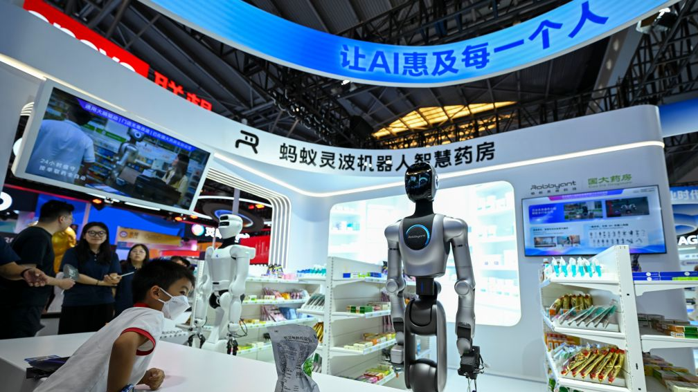 A visitor watches an intelligent robot pharmacy during the 2026 World AI Conference and High-Level Meeting on Global AI Governance in Shanghai, China, July 19, 2026. /Xinhua