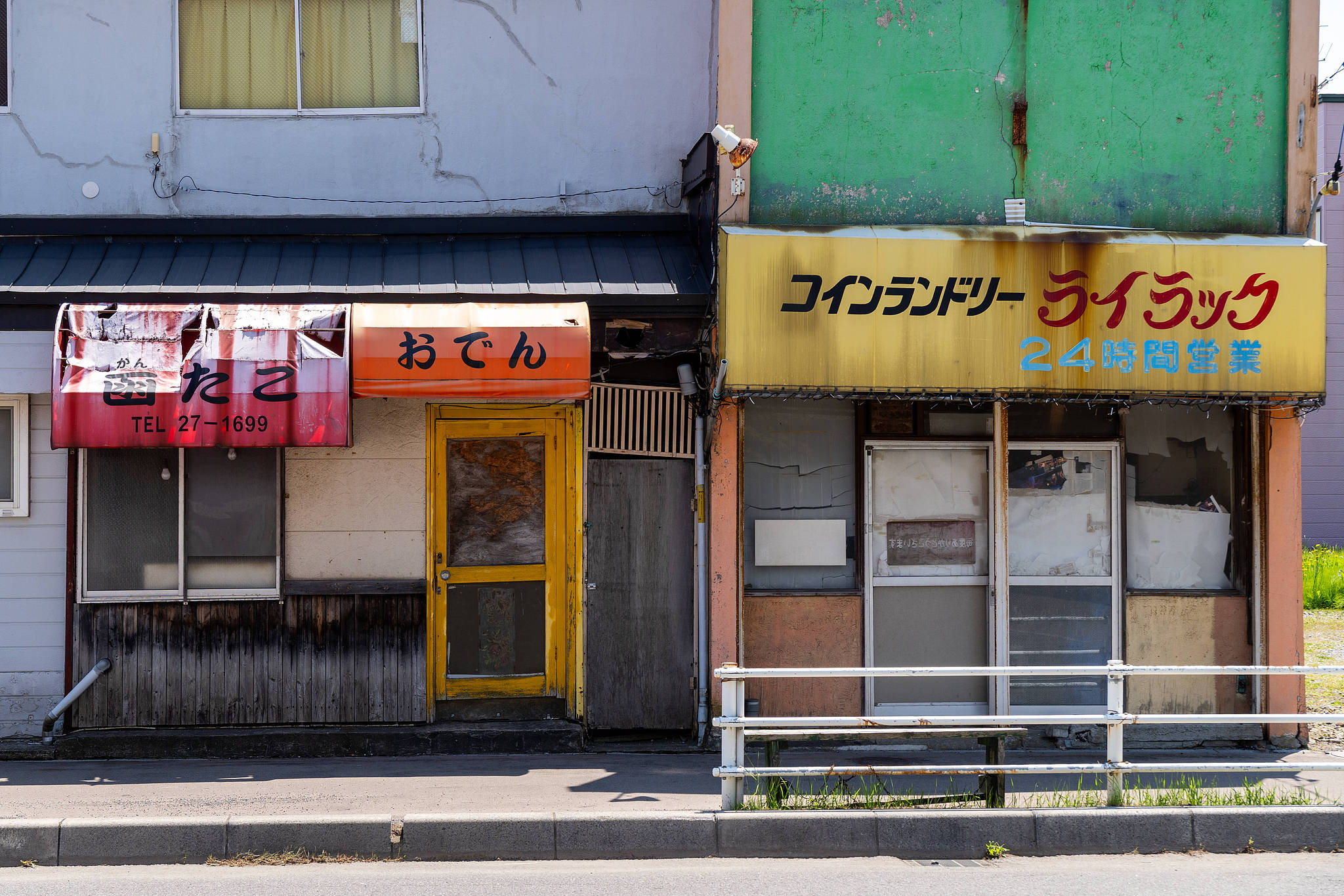 Abandoned and vacant storefronts with weathered facades and damaged display windows in Hakodate, Hokkaido, Japan, June 18, 2026. /VCG