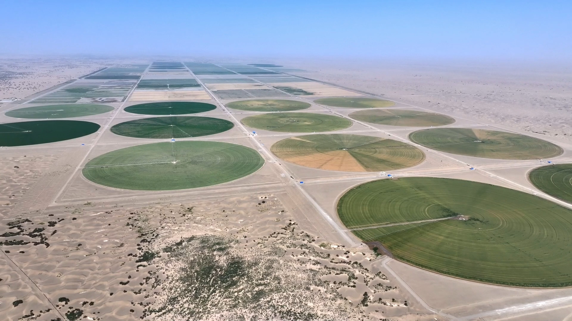 Circle-shaped farms are seem in this aerial image taken near Kunyu City, northwest China's Xinjiang Uygur Autonomous Region, October 5, 2026. /CMG