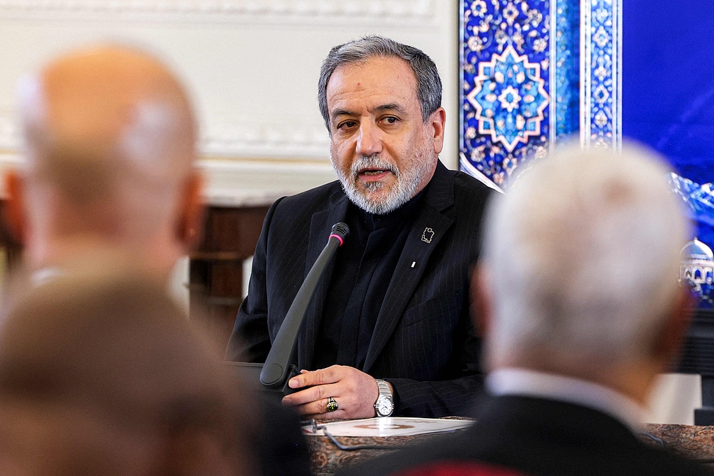 Iran's Foreign Minister Abbas Araghchi speaks during a briefing with foreign ambassadors and diplomats, Tehran, Iran, October 4, 2026. /VCG