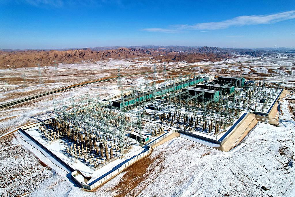 A view of a converter station, Zhongwei, northwest China's Ningxia Hui Autonomous Region, January 7, 2026. /VCG