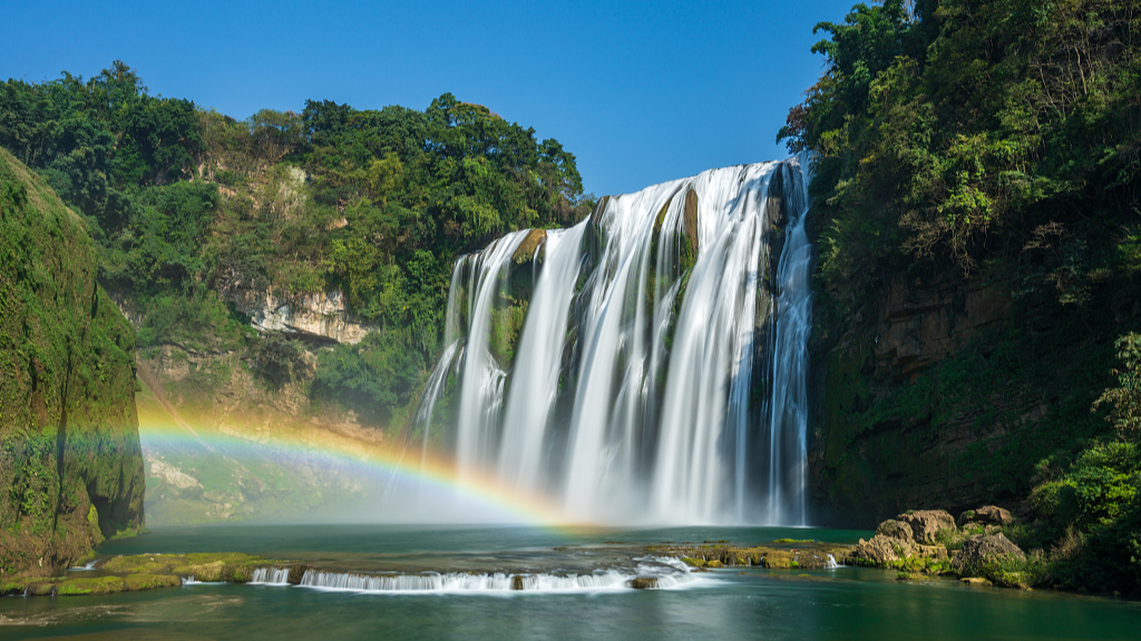 Live: Golden week at raw and ethereal Huangguoshu waterfall – Ep. 2