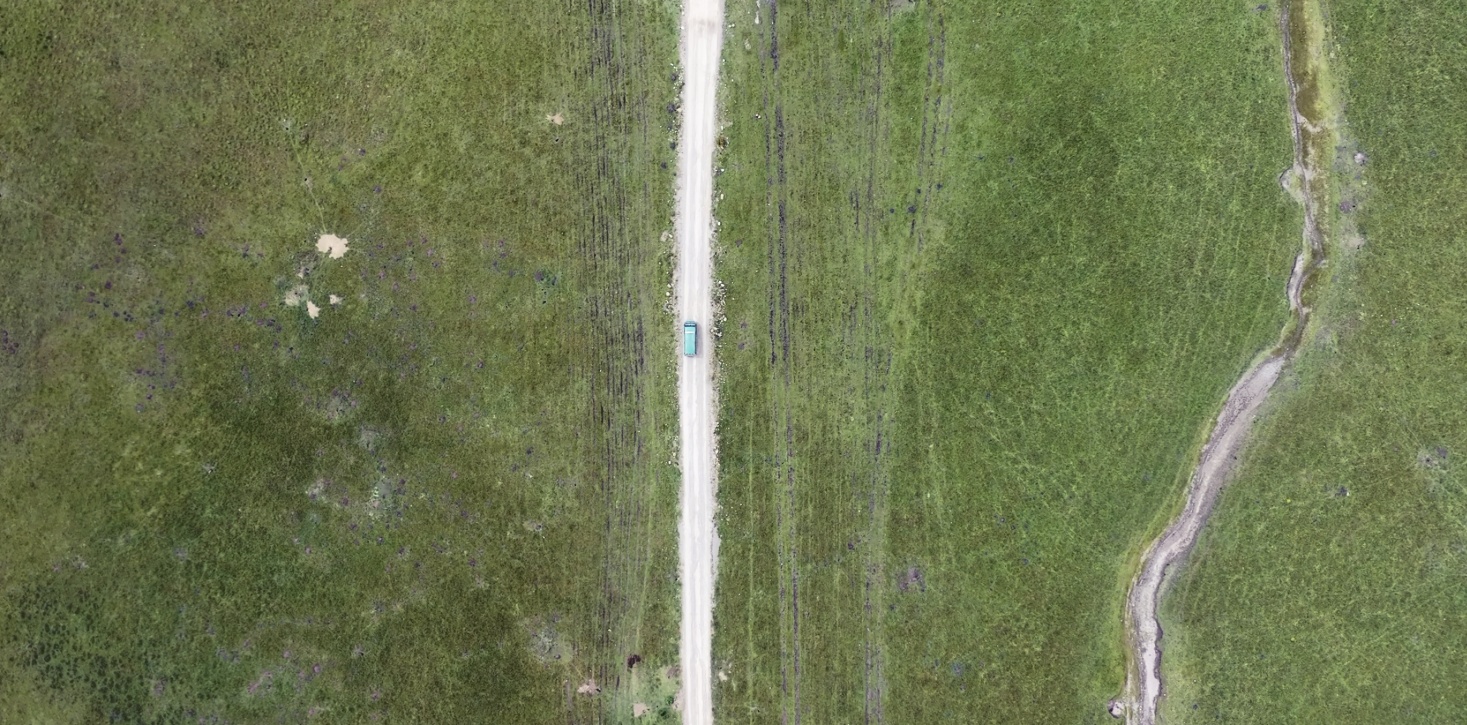 Lhalung Dorje drives on a dirt road through the grasslands. Dirt roads were once common in Ruoergai County, Aba Tibetan-Qiang Autonomous Prefecture, southwest China's Sichuan Province, Sep. 17, 2026. Zhang Kai/ CGTN