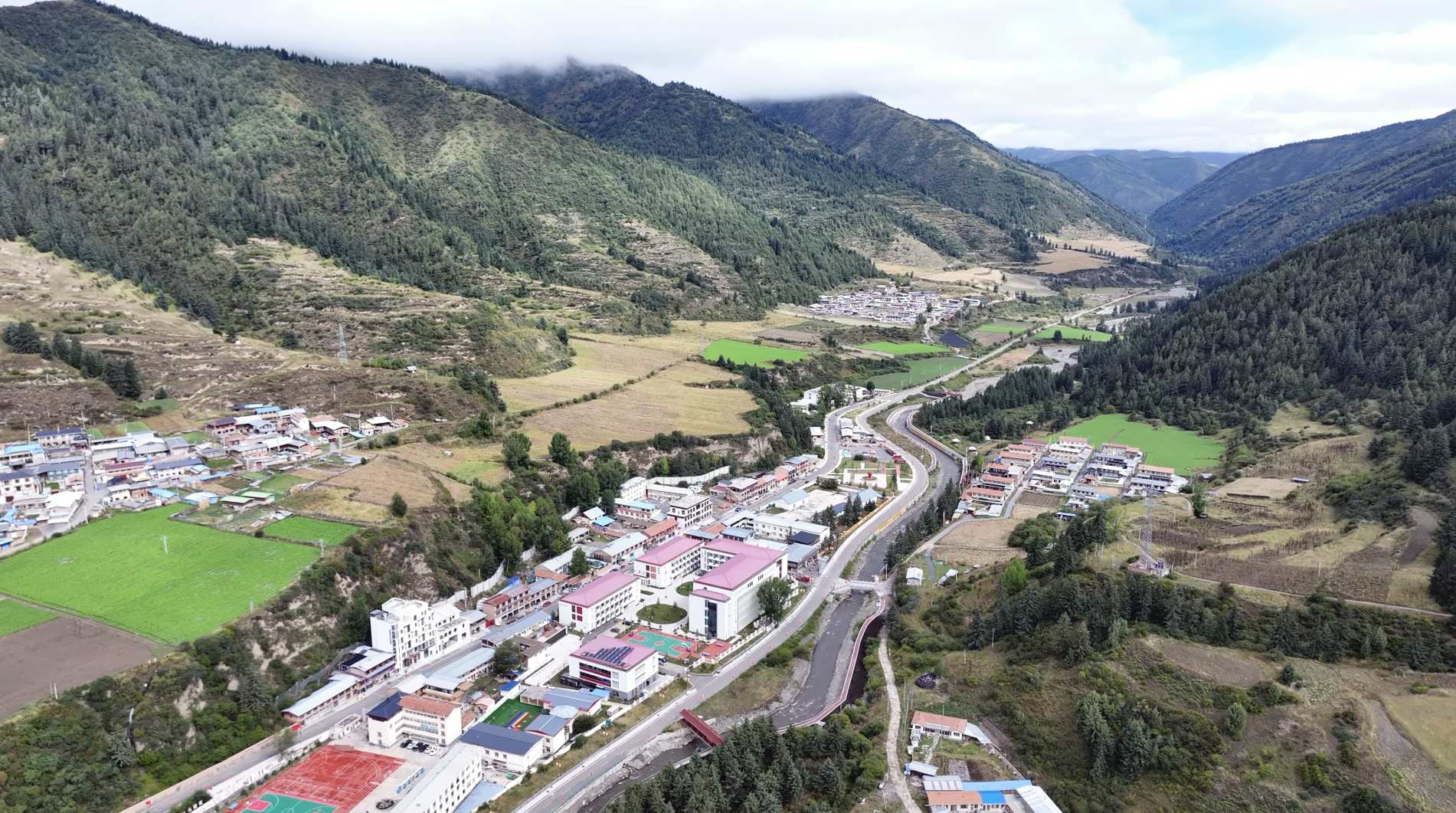 Baxi town of Ruoergai County, Aba Tibetan-Qiang Autonomous Prefecture, southwest China's Sichuan Province, Sep. 17, 2026. Zhang Kai/ CGTN
