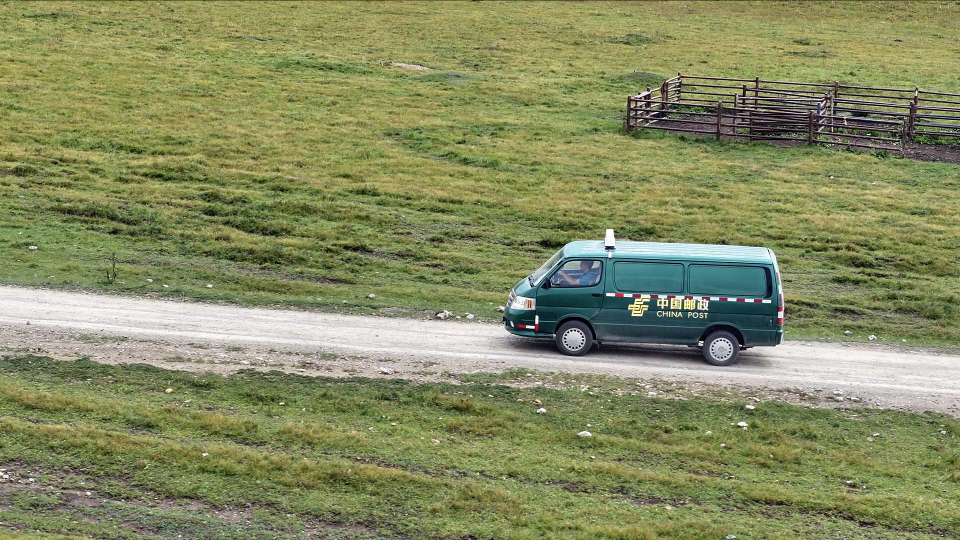 Lhalung Dorje drives on a dirt road through the grasslands in Ruoergai County, Aba Tibetan-Qiang Autonomous Prefecture, southwest China's Sichuan Province, Sep. 17, 2026. Zhang Yize/ CGTN
