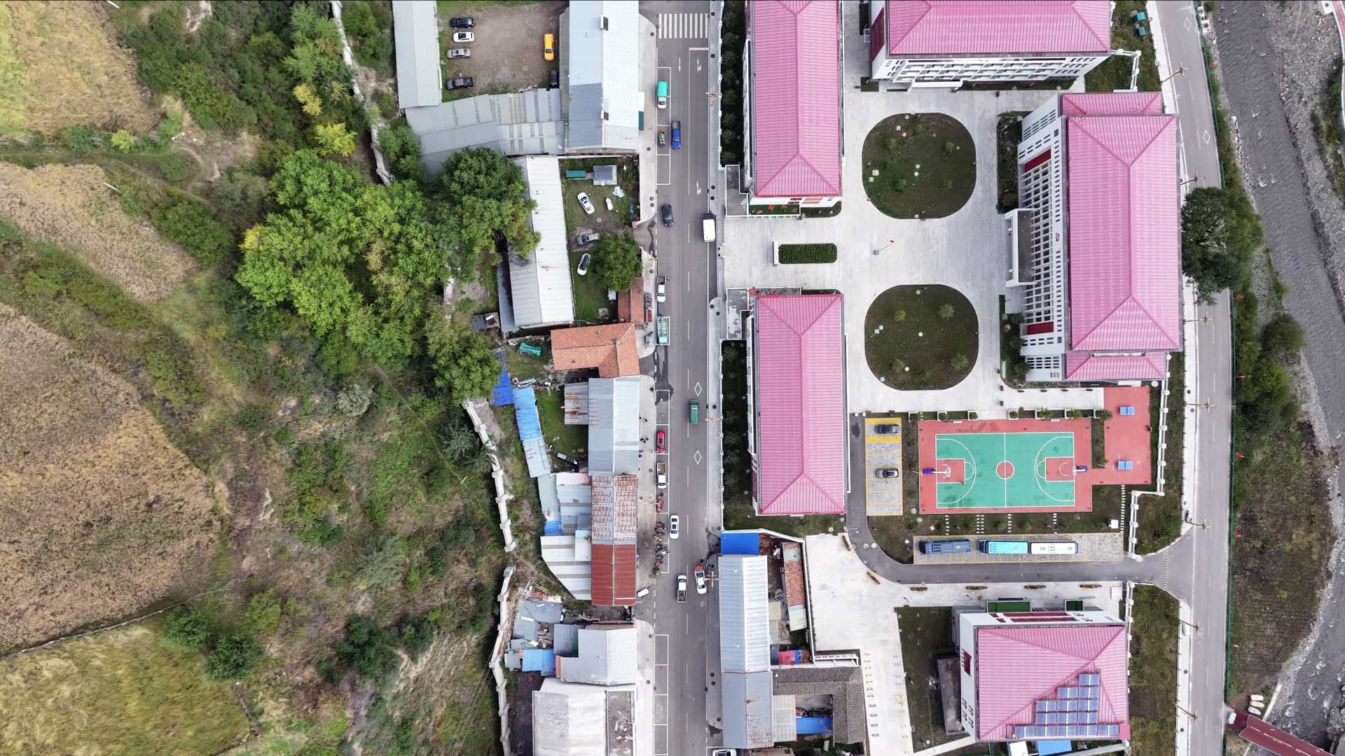 An aerial view of Lhalung Dorje driving through Baxi town, Ruoergai County, Aba Tibetan-Qiang Autonomous Prefecture, southwest China's Sichuan Province, Sep. 17, 2026. Zhang Kai/ CGTN