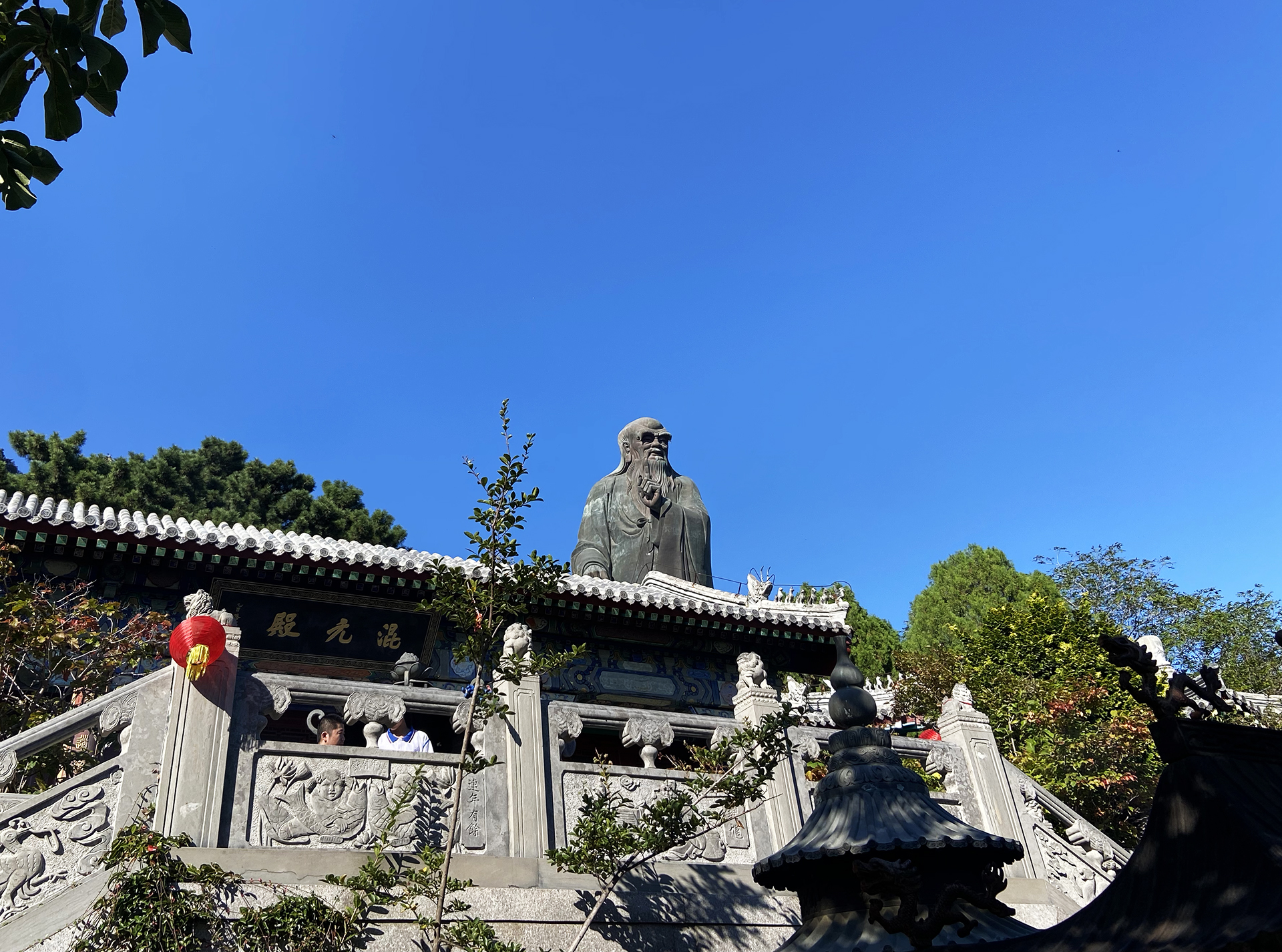 A statue of the ancient Chinese philosopher Laozi is seen at the Taiqing scenic area of Laoshan Mountain in Qingdao, Shandong Province on October 5, 2026. /CGTN