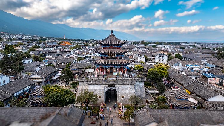 Live: Stunning view of Cangshan Mountain from Dali Old Town – Ep. 6