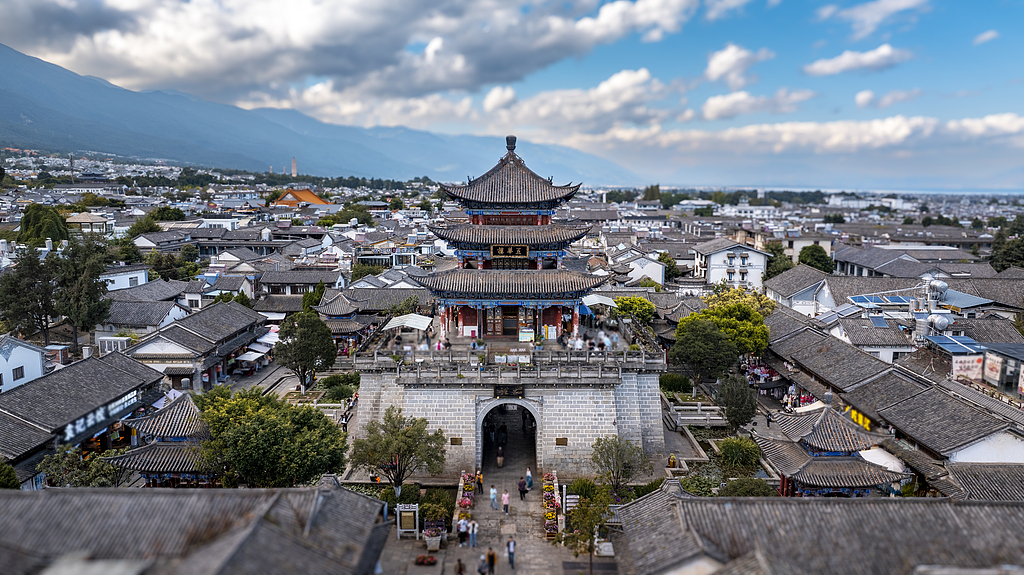 Live: Stunning view of Cangshan Mountain from Dali Old Town – Ep. 6