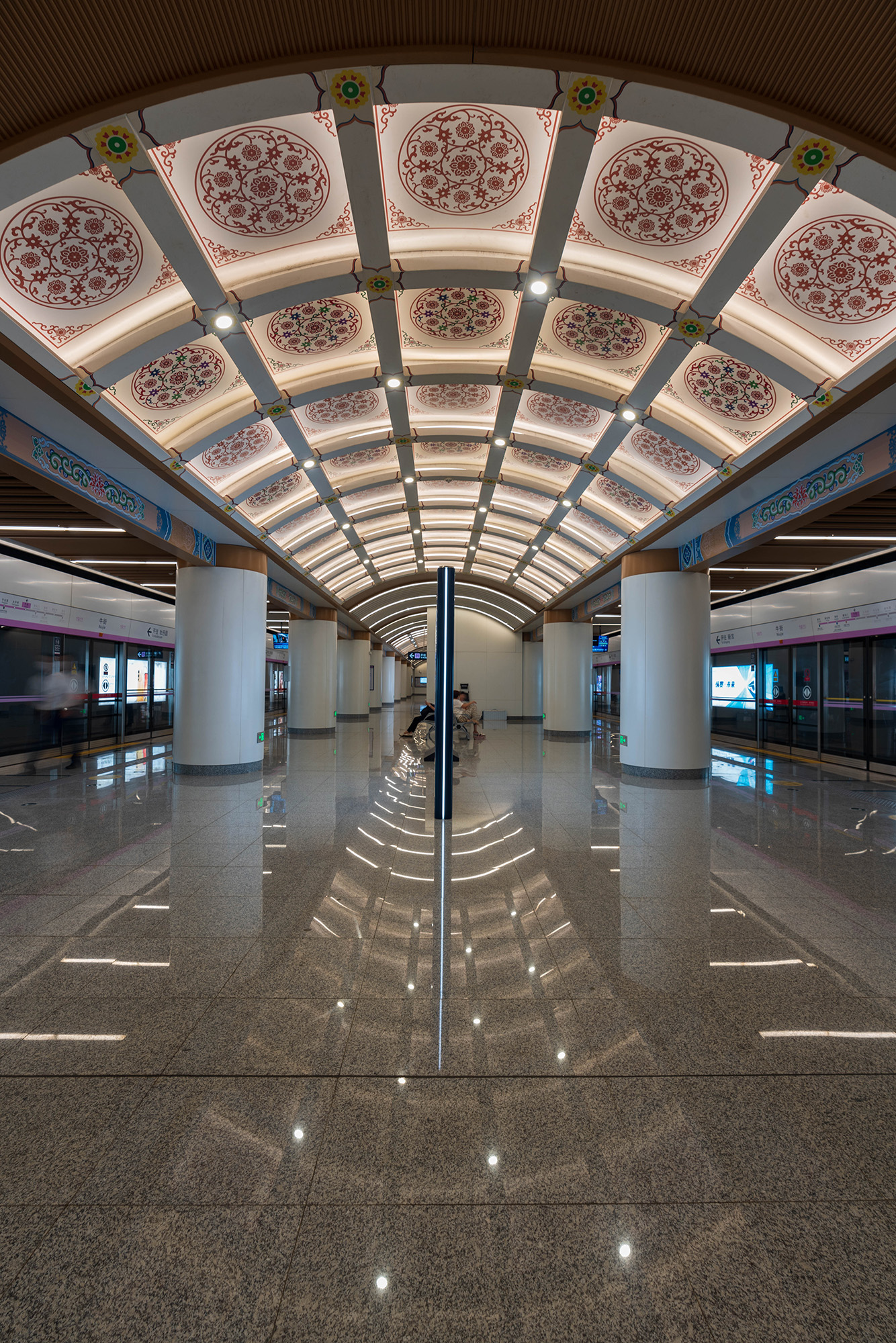 Interior views of Beijing Subway Line 9 in Beijing, China, August 2022. /CGTN