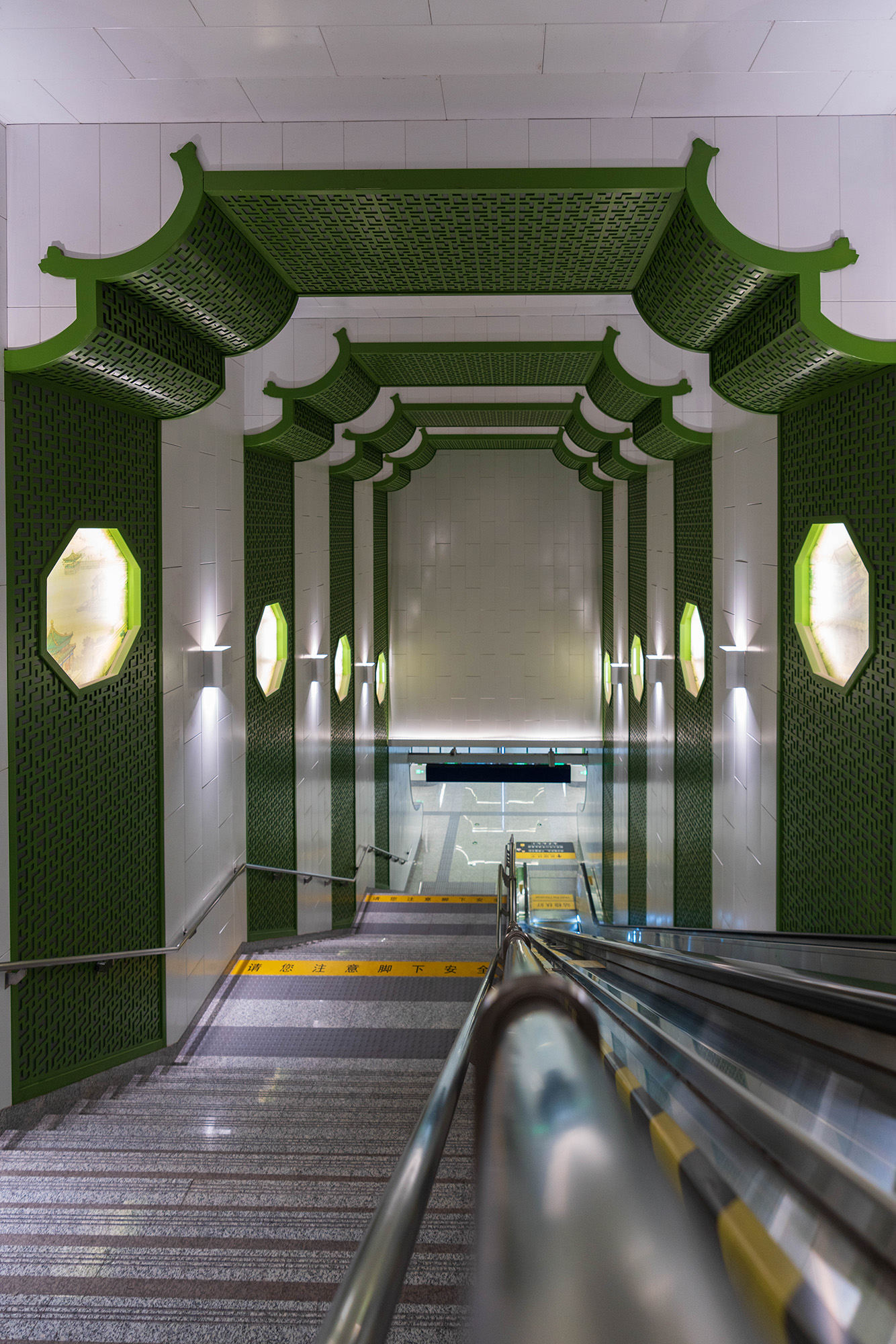 Interior views of Beijing Subway Line 9 in Beijing, China, August 2022. /CGTN