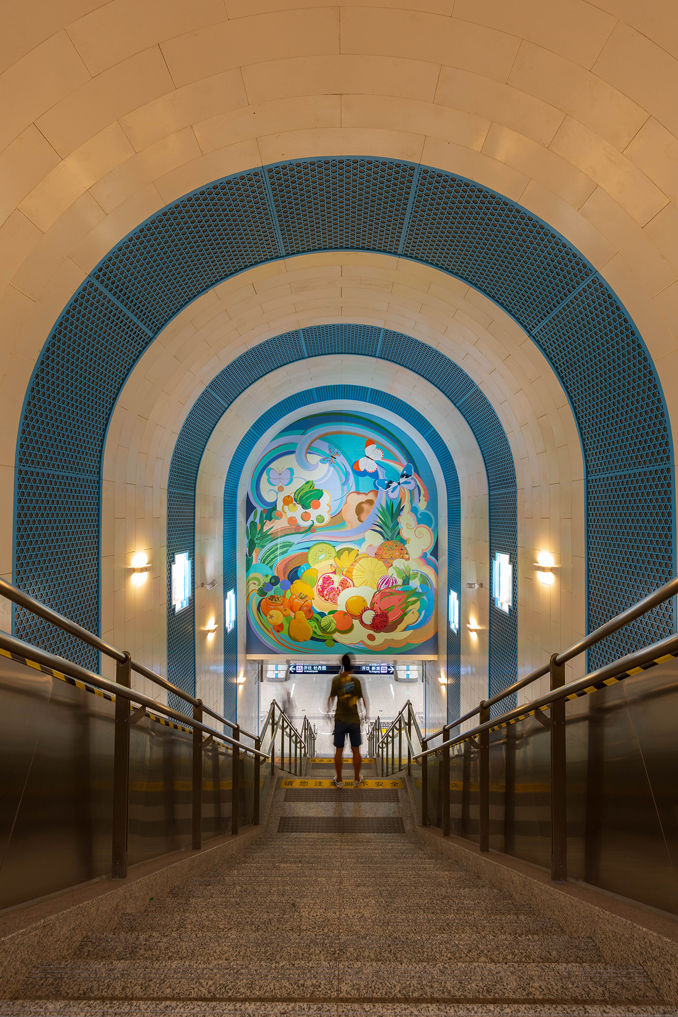 Interior views of Beijing Subway Line 9 in Beijing, China, August 2022. /CGTN