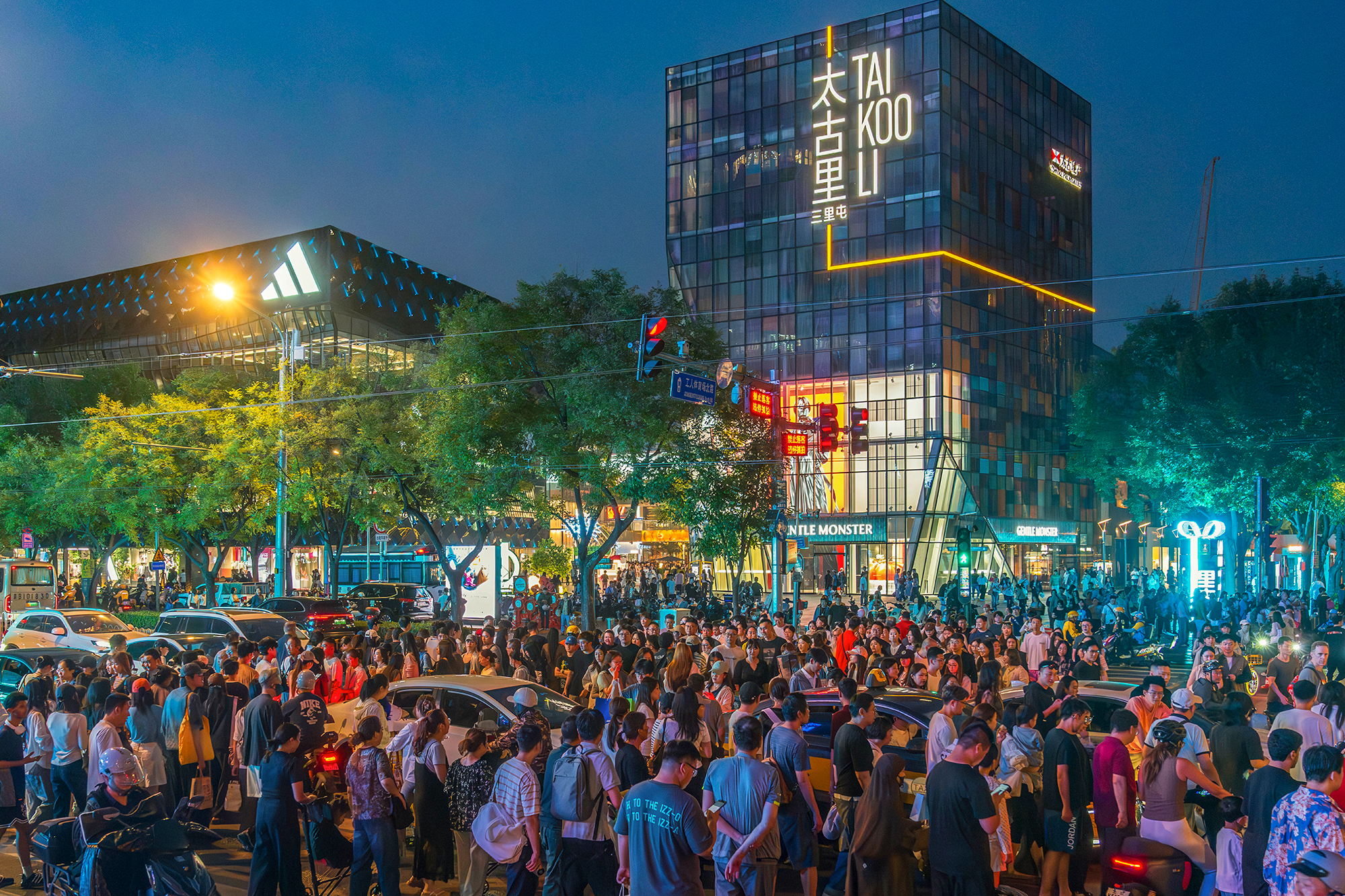 Crowds gather outside Taikoo Li Sanlitun in Beijing, China, 2026. /CGTN