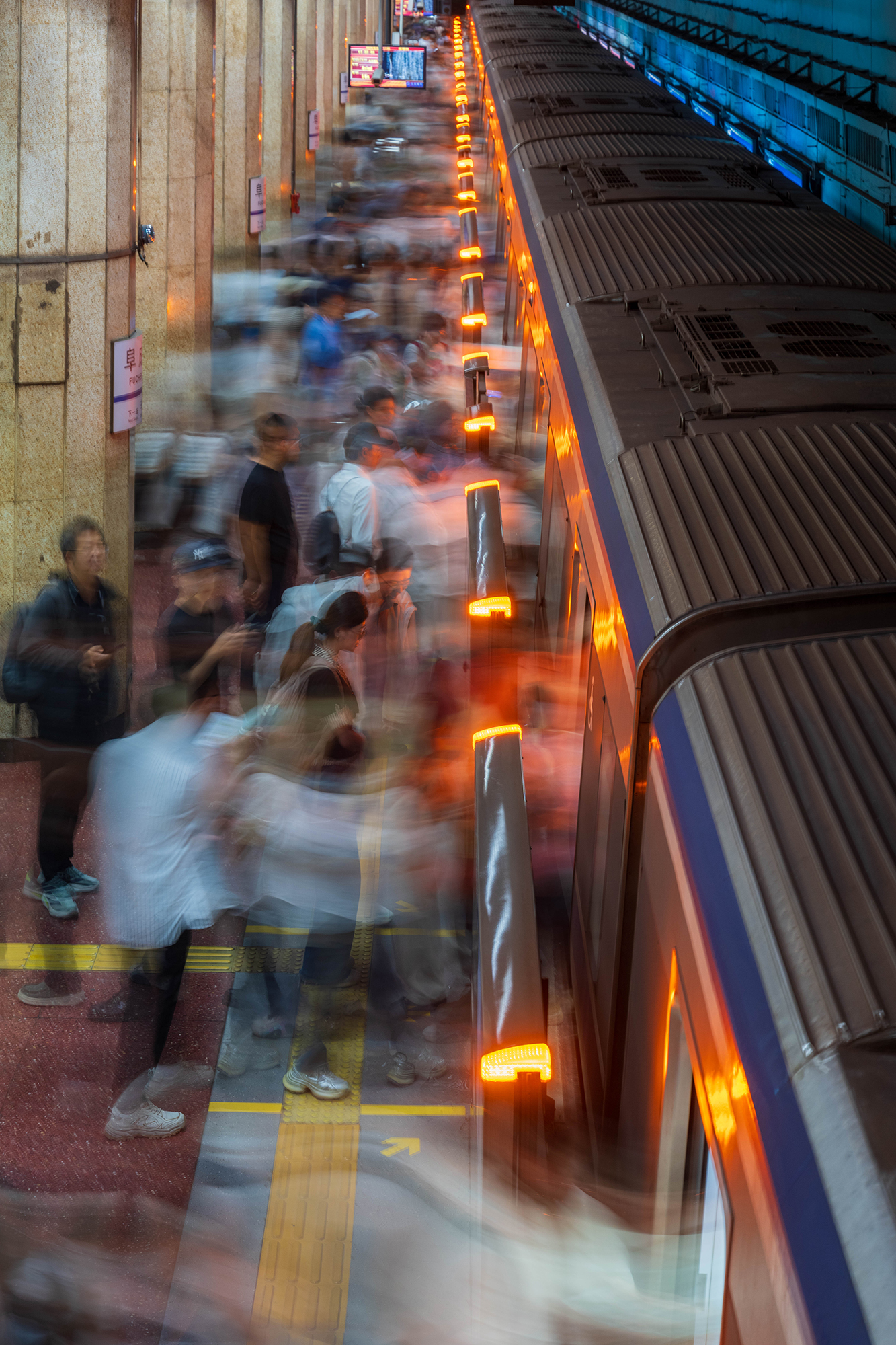 Passengers wait for a train on Subway Line 2 in Beijing, China, 2026. /CGTN