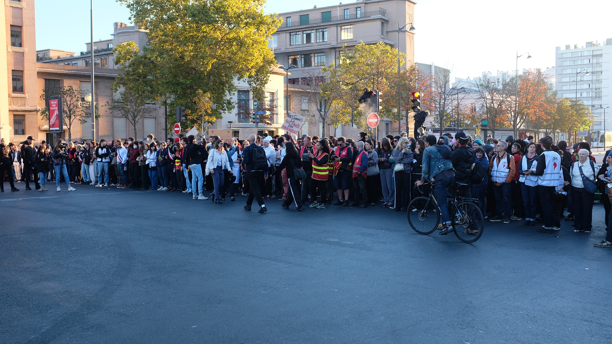 Students from Lycee Helene Boucher and trade union members gather across Cours de Vincennes in Paris, France, on October 6, 2026, during a nationwide mobilization demanding more resources for public education. /VCG