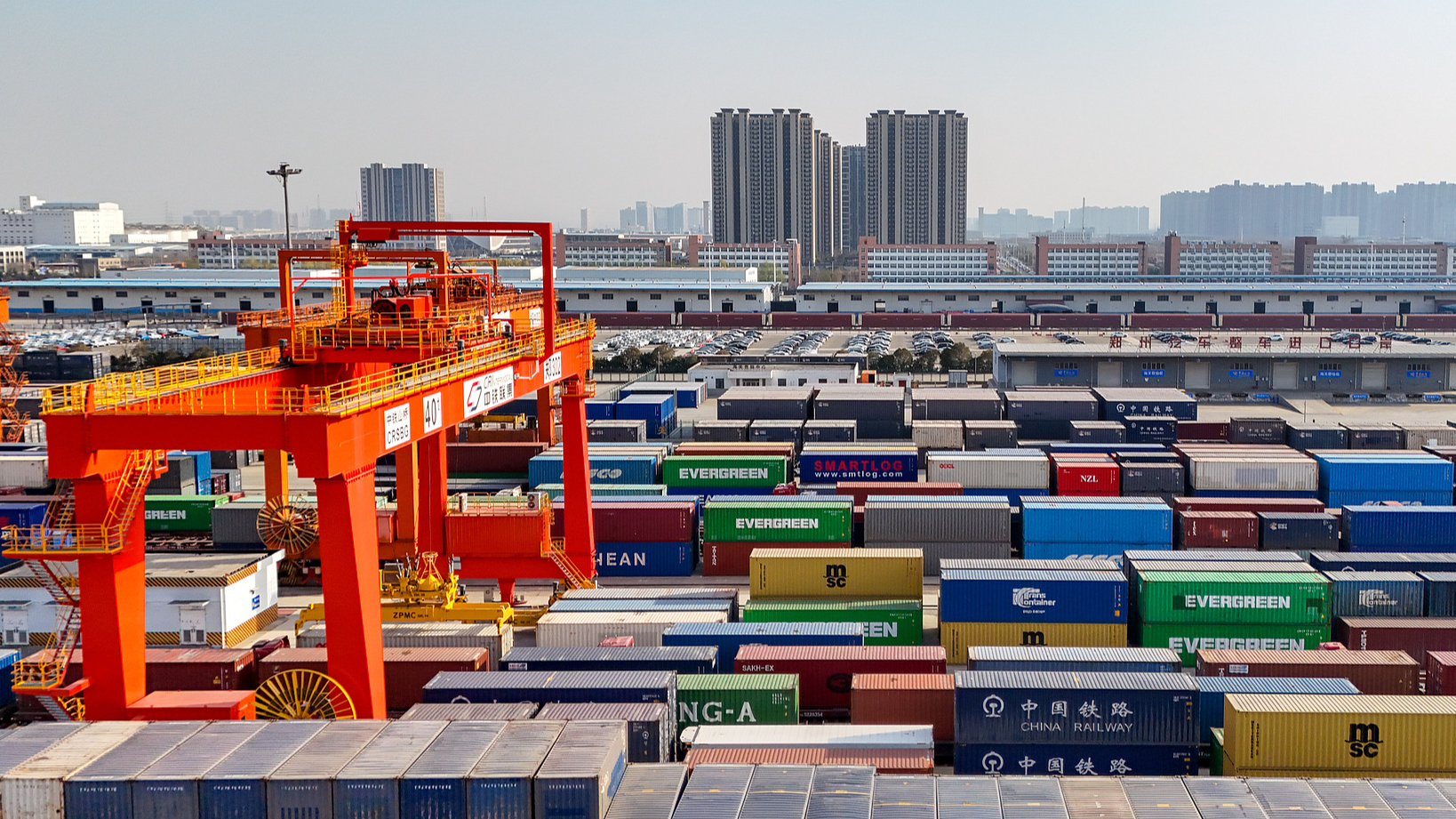 How can China-EU economic and trade relations strike a new balance?