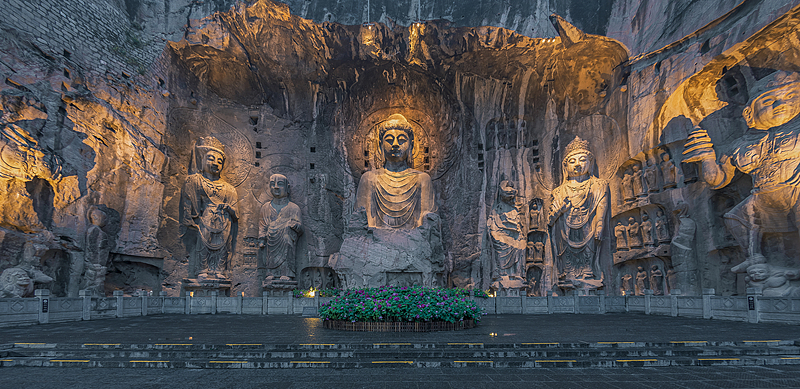Longmen Grottoes /VGC