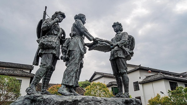 A statue tells the story of 