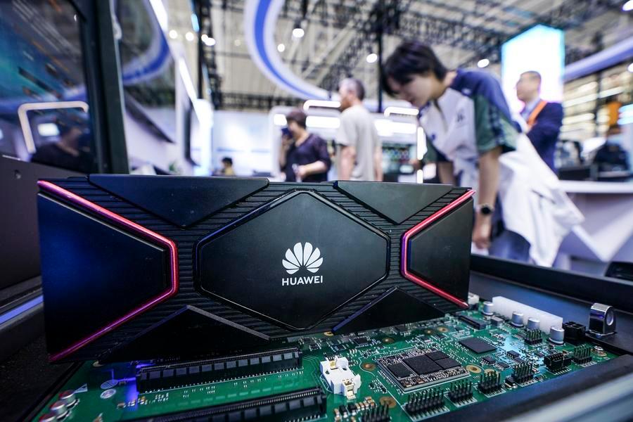 People visit Huawei’s exhibition area at the 10th China-Russia Expo in Harbin, northeast China's Heilongjiang Province, May 19, 2026. /Xinhua