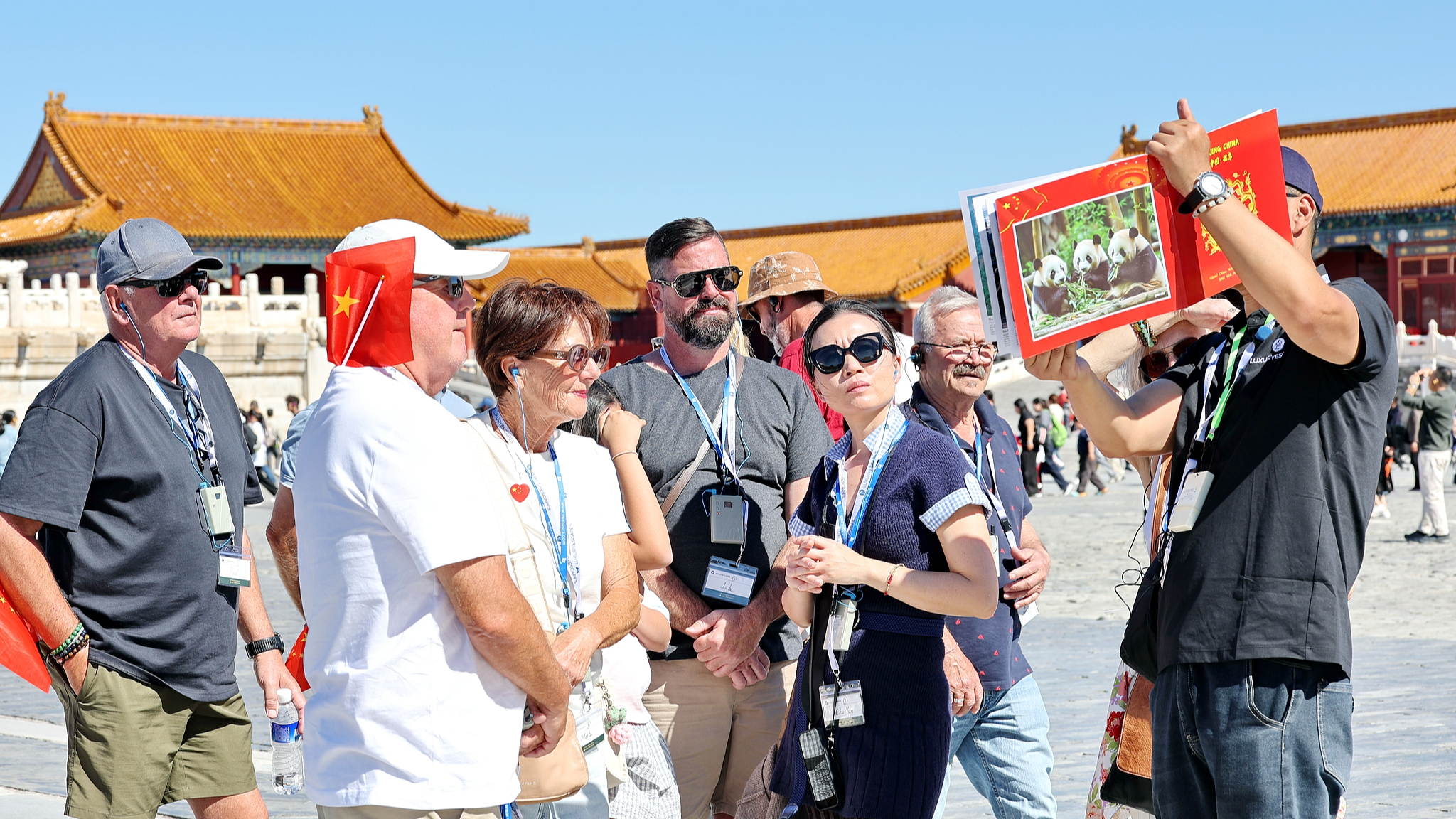 Foreign tourists visit the Palace Museum in Beijing, China, October 6, 2026. /VCG