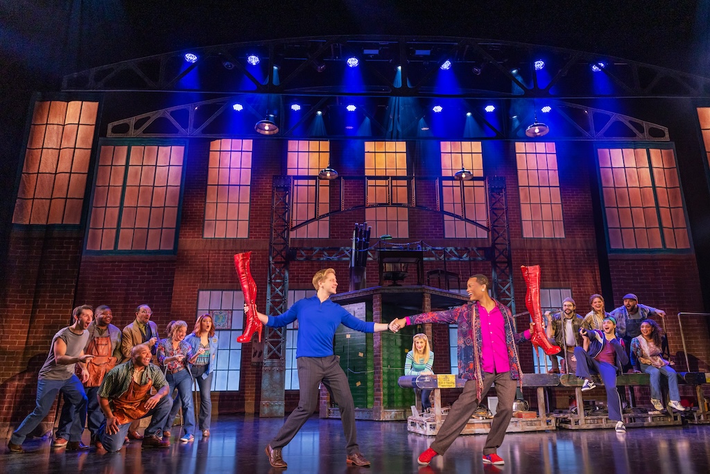 A stage photo of musical Kinky Boots. /Damai Theater Rocks