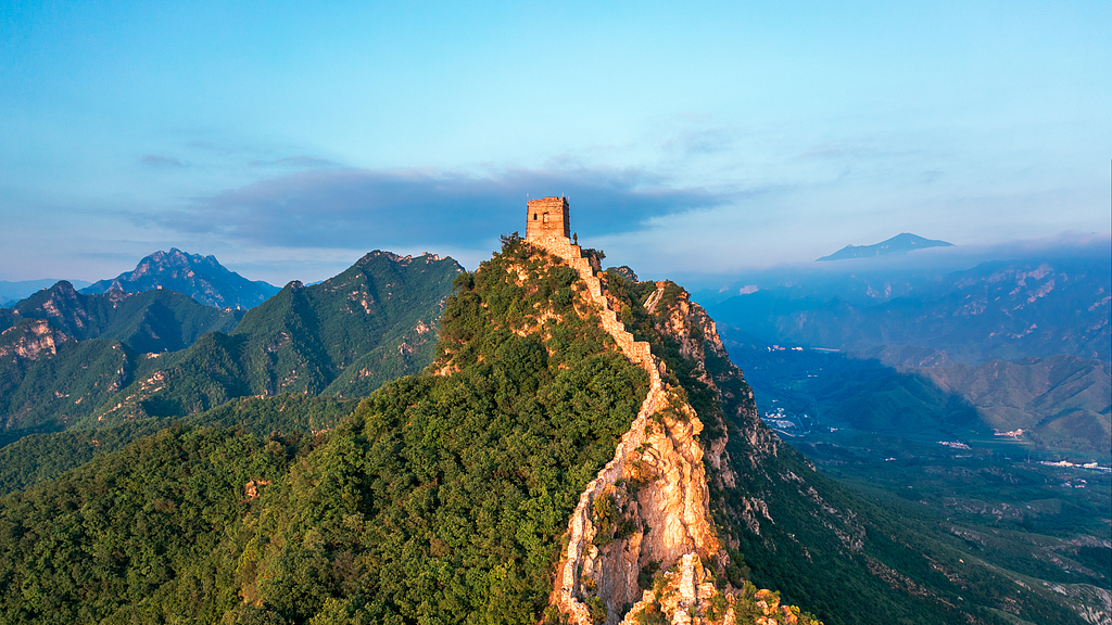 Live: Discover the splendor of Beijing at the Simatai Great Wall