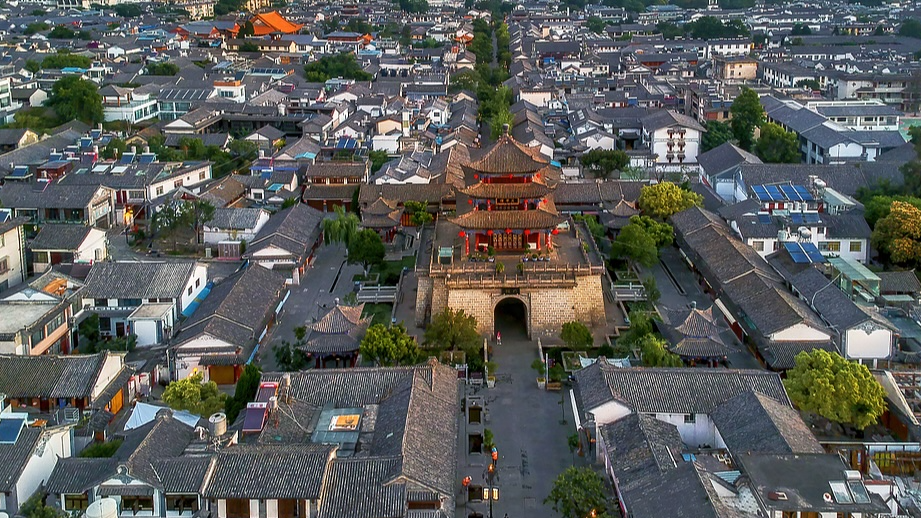 Live: Stunning view of Cangshan Mountain from Dali Old Town – Ep. 8