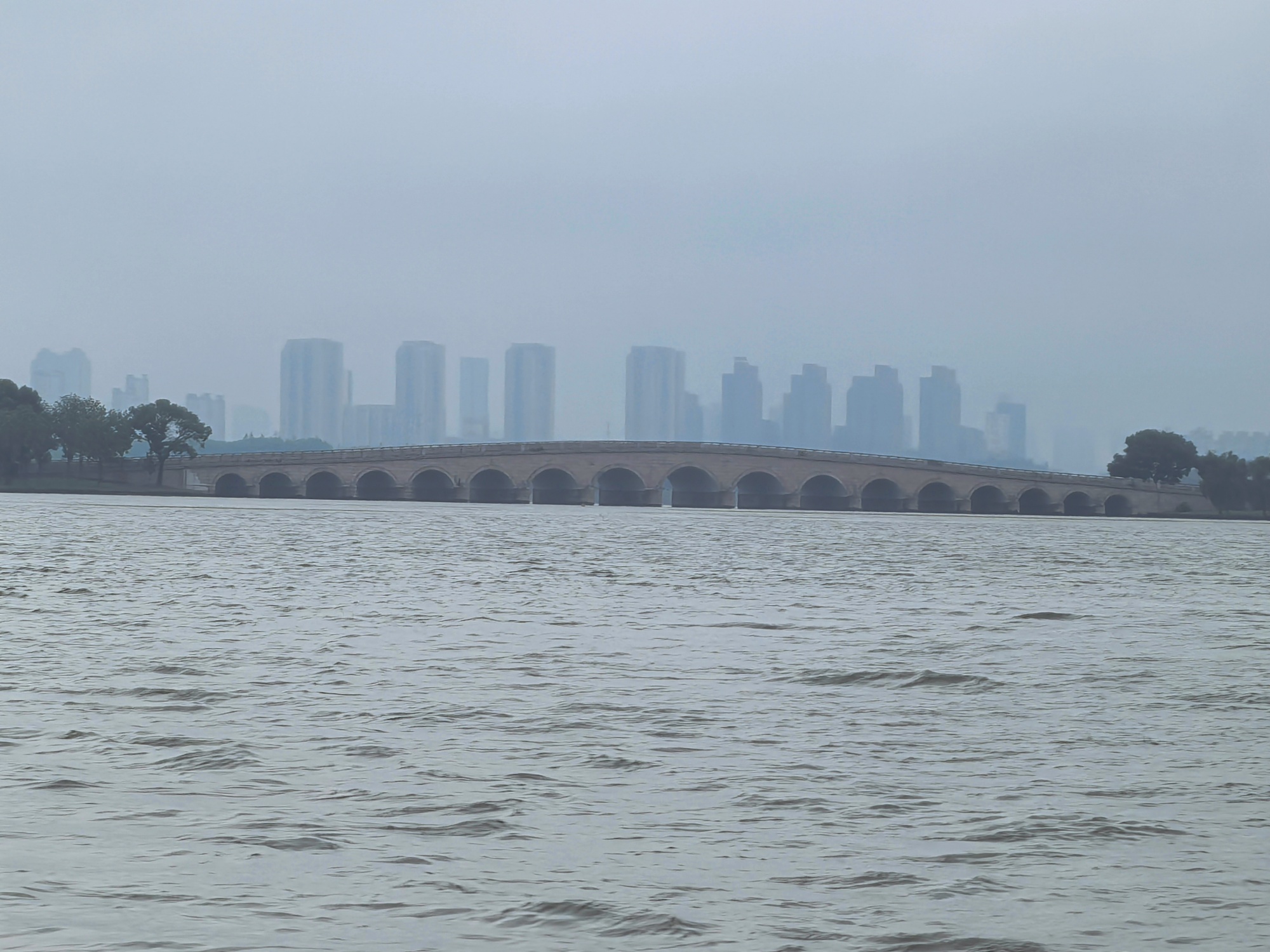 A view of Shanghu Lake Scenic Area in Changshu, east China's Jiangsu Province on October 4, 2026. /CGTN	