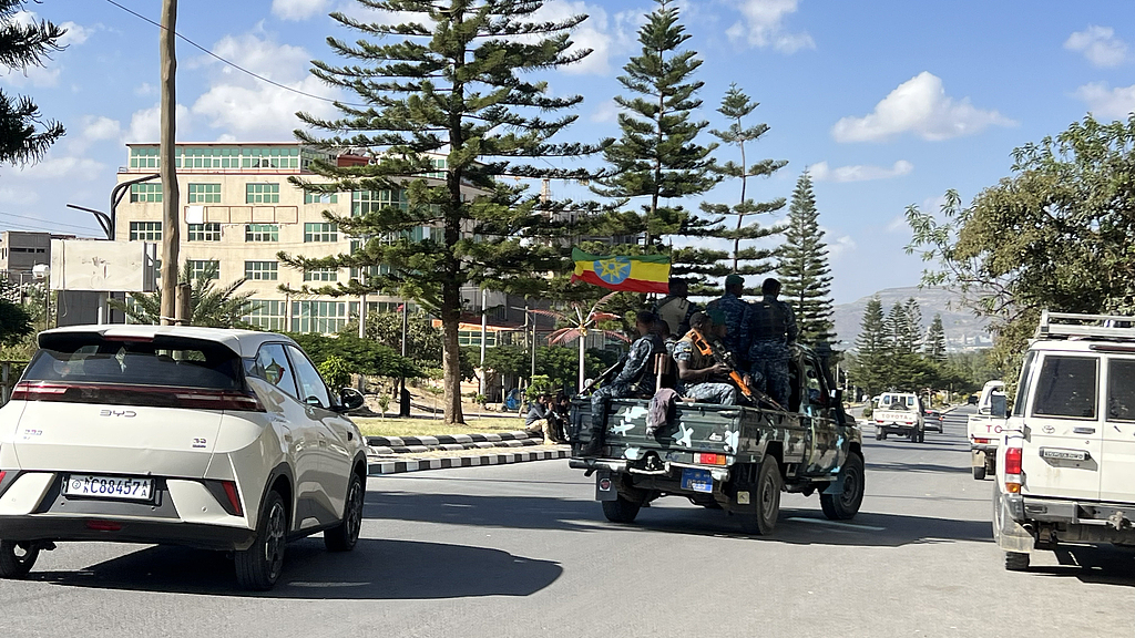 Pro-government Ethiopian forces patrol the streets after regaining control of the regional capital following the withdrawal of the Tigray People's Liberation Front forces, in Tigray, Ethiopia, October 9, 2026. /VCG