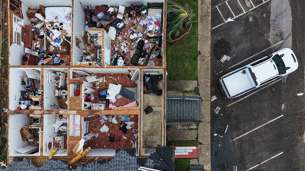 An apartment complex in Milton, Florida, is seen with its roof ripped off in the aftermath of Hurricane Isaias, October 10, 2026. /VCG