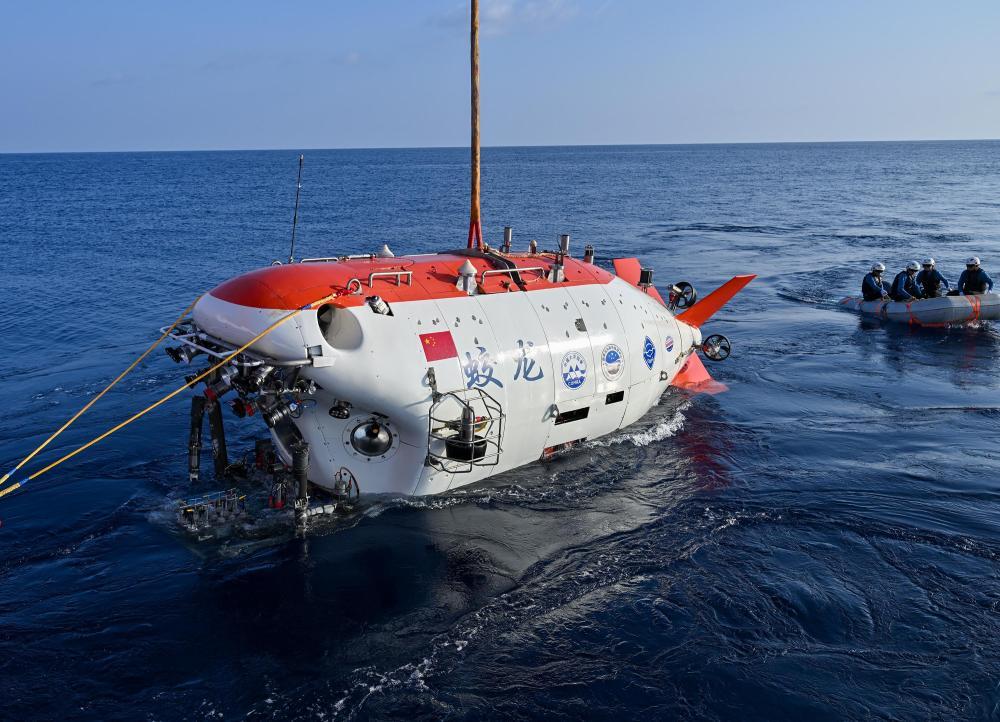 China's manned deep-sea submersible Jiaolong prepares to dive after safety inspections in the western Pacific Ocean, October 10, 2026. /CMG