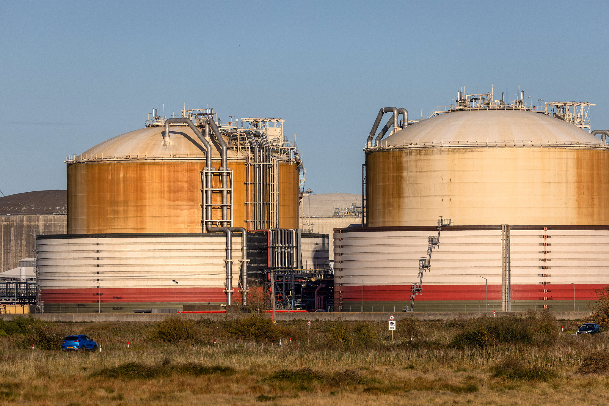 Liquefied natural gas storage units at Grain LNG importation terminal on the Isle of Grain near Rochester, UK, September 22, 2026. /VCG