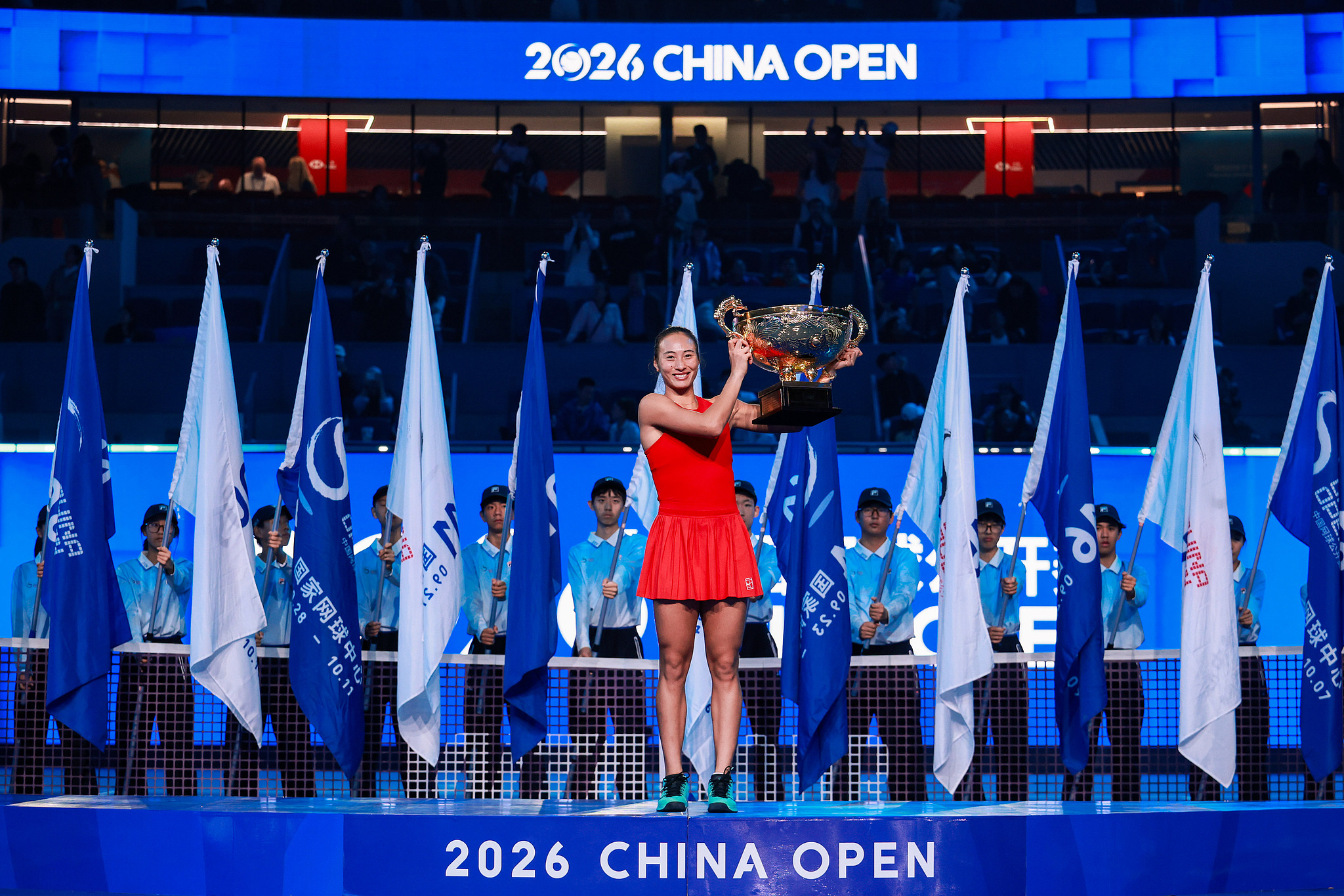China's Zheng Qinwen lifts the championship trophy after defeating Russia's Mirra Andreeva in the women's singles final at the China Open in Beijing, China, October 11, 2026. /VCG