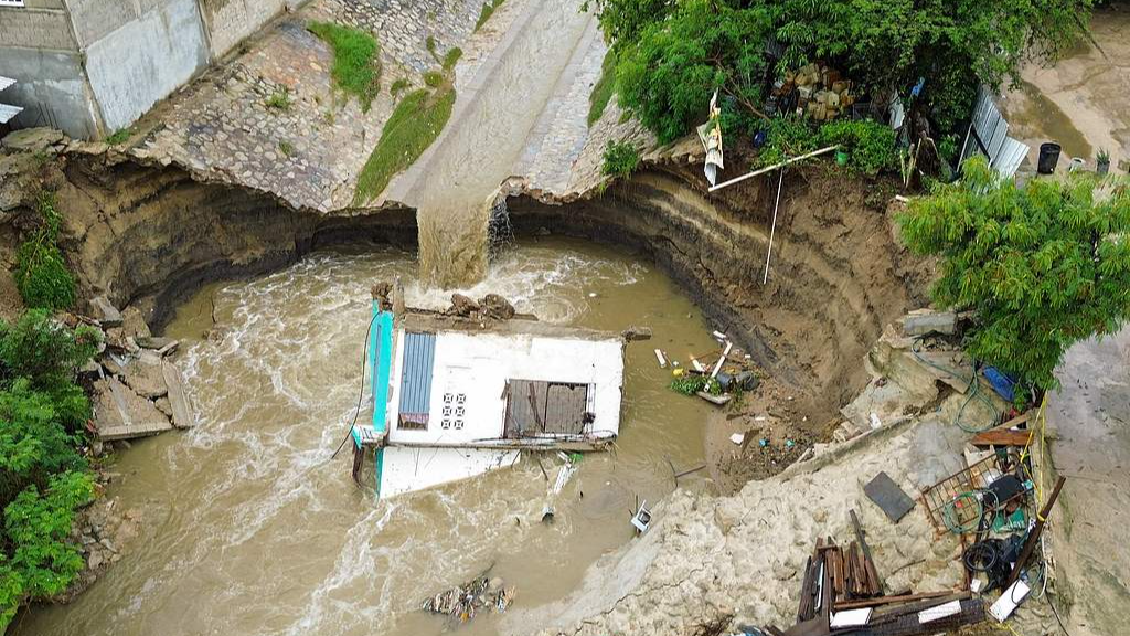 An aerial view of a house swept away by heavy rains following the arrival of Hurricane Simon in Acapulco, Guerrero state, Mexico, October 10, 2026. /VCG