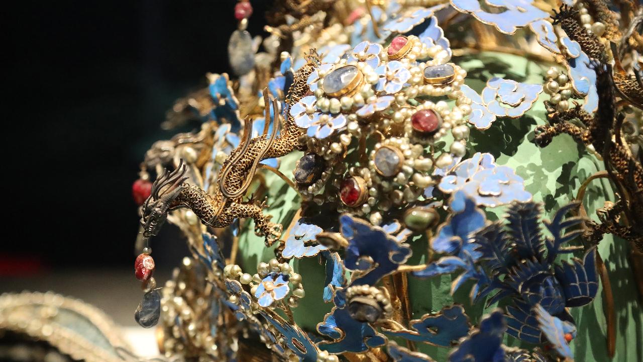 The splendor of a Ming Dynasty empress crown
