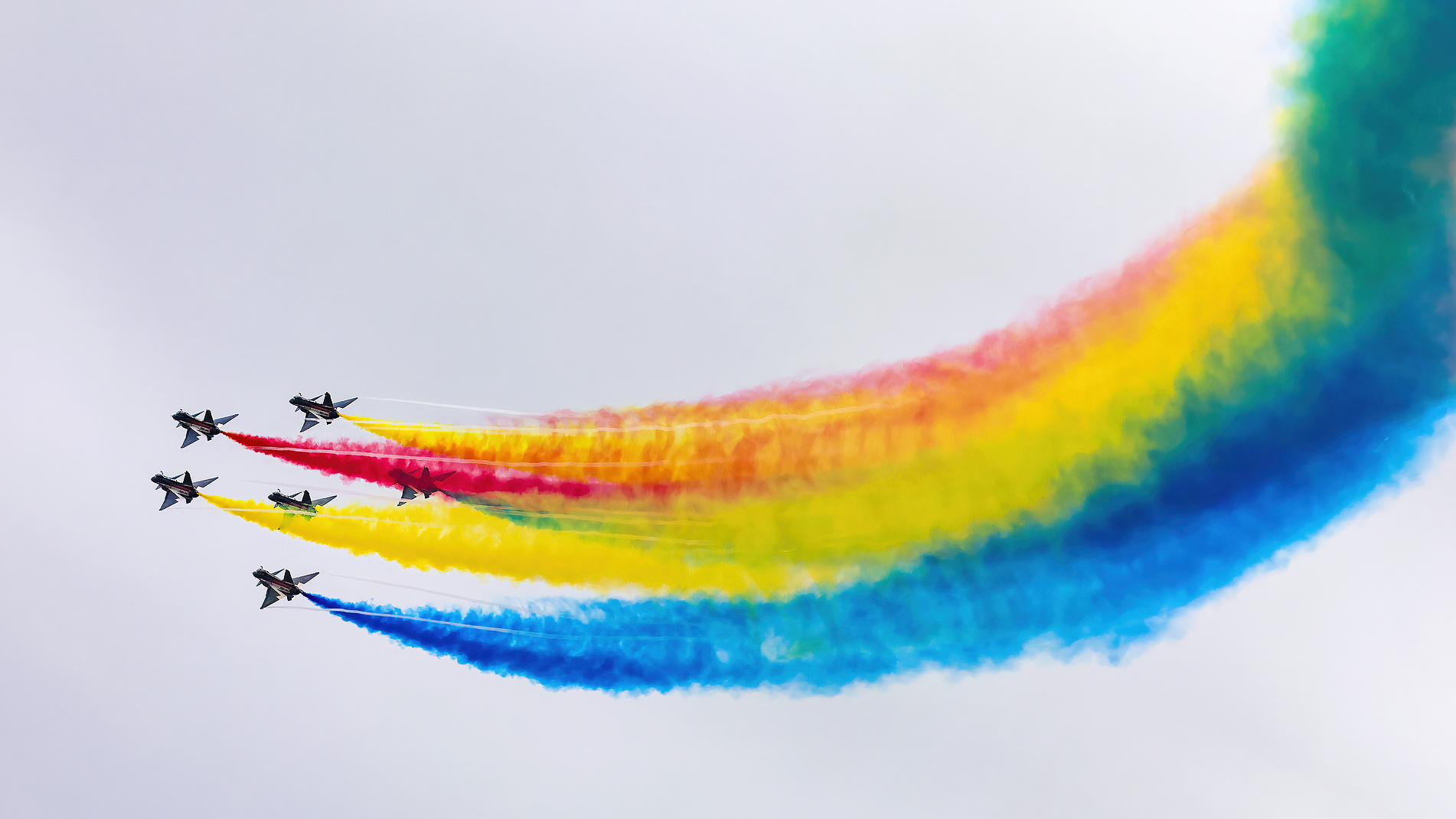 The Bayi Aerobatic Team of the PLA Air Force performs at the 15th China International Aviation and Aerospace Exhibition, south China's coastal city of Zhuhai, Guangdong Province, November 15, 2024. /VCG