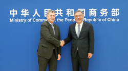China's commerce minister meets Danone CEO