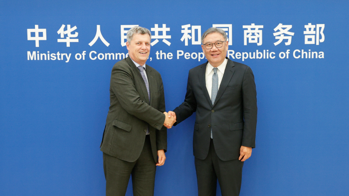 Chinese Commerce Minister Wang Wentao met with Antoine de Saint-Affrique, chief executive officer of Danone, October 12, 2026. /Chinese Commerce Ministry