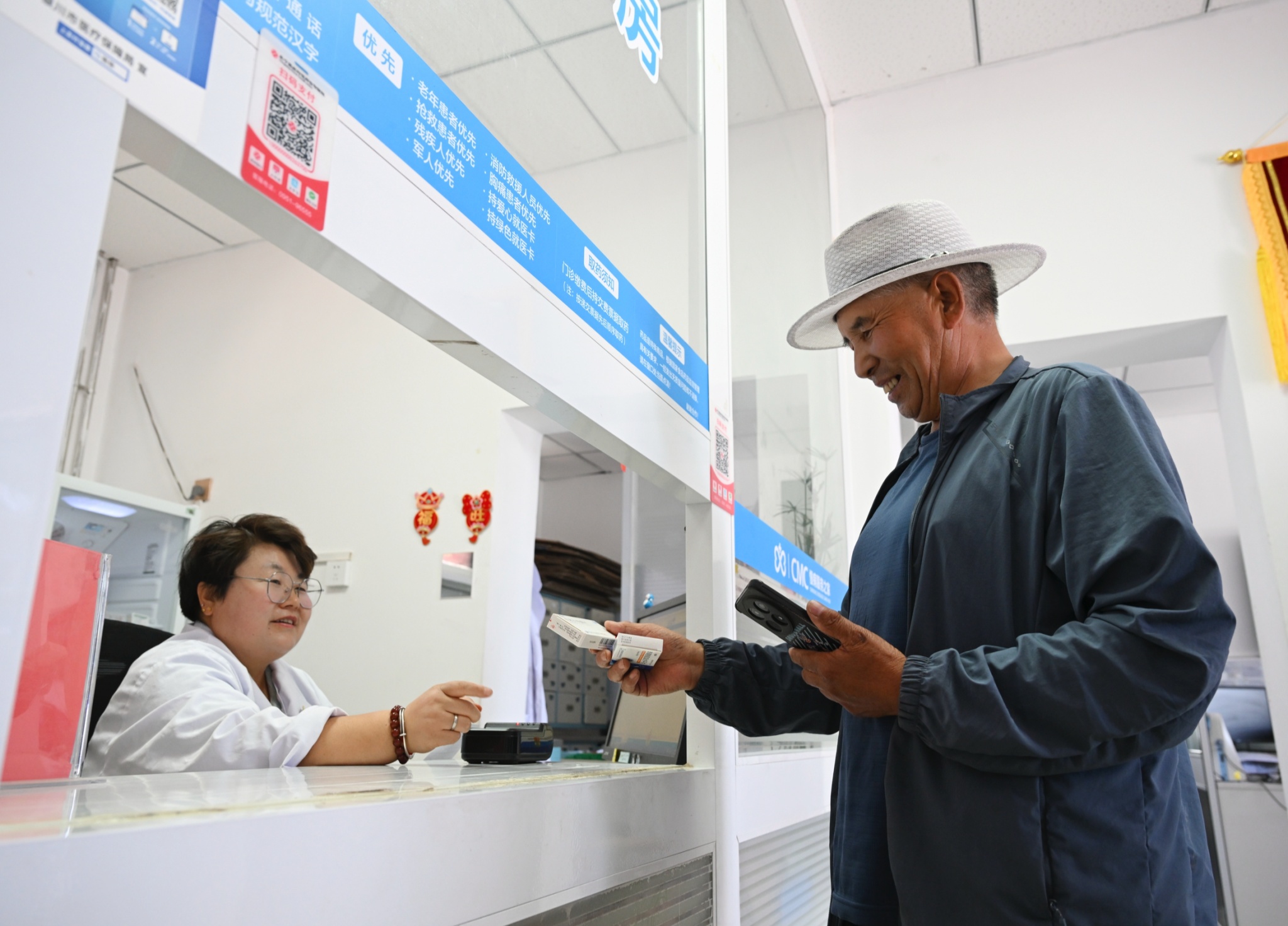 A villager collects medicines at a village clinic in Yuanlong Village, Minning Town, Yongning County, northwest China's Ningxia Hui Autonomous Region, June 12, 2026. /IC Photo