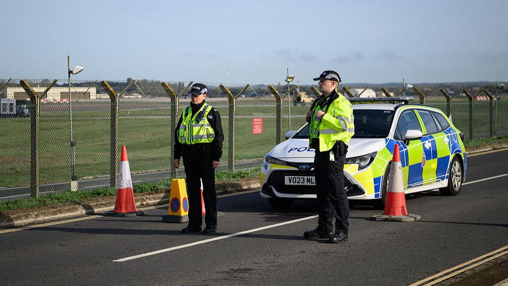 A police cordon remains in place near the runway of Royal Air Force Fairford in Gloucestershire, UK, September 28, 2026. /VCG