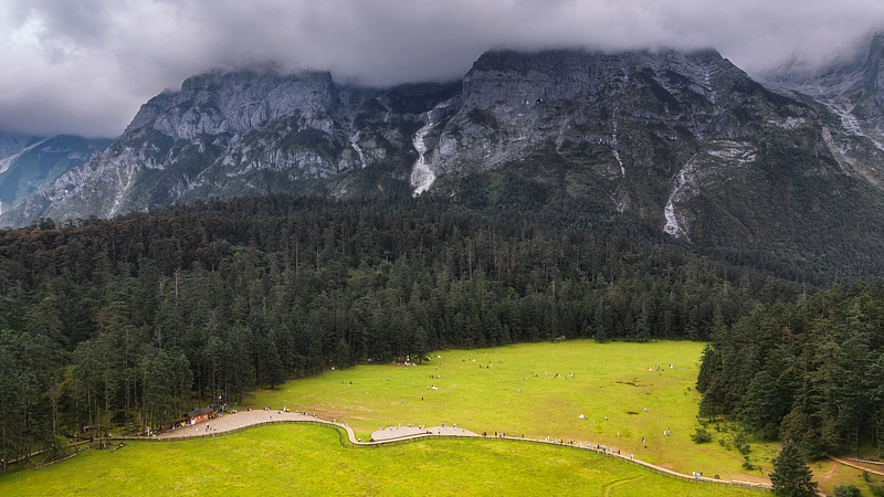 Live: A tranquil gaze at Spruce Meadow on Yulong Snow Mountain – Ep. 3